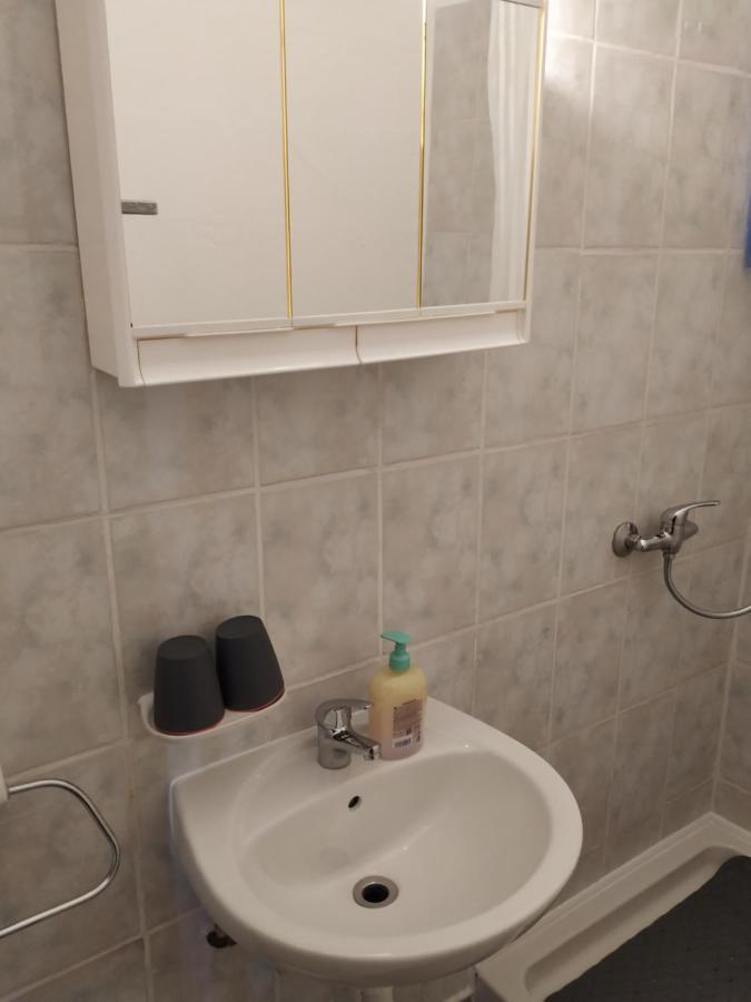 Apartmani Zlatko Pula Exterior photo