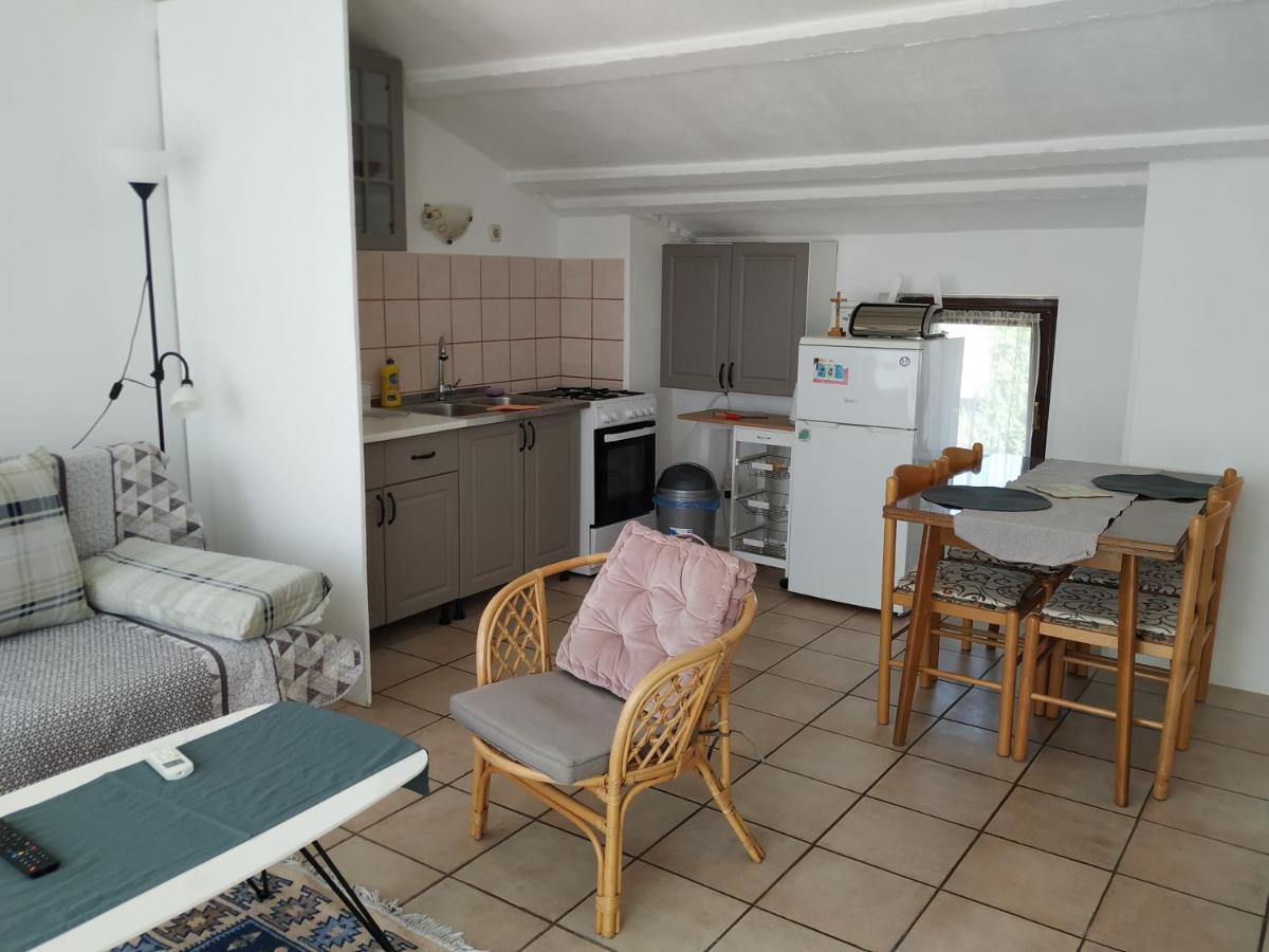 Apartmani Zlatko Pula Exterior photo
